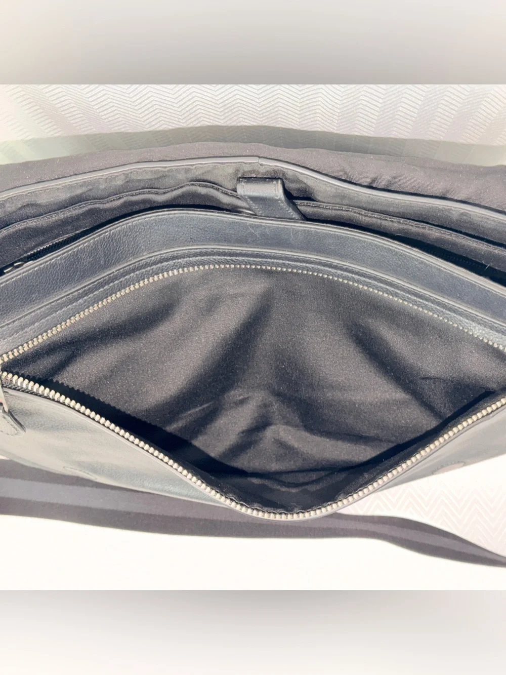 Coach Charles Messenger Bag Men’s Black Leather with Black Webbed Strap